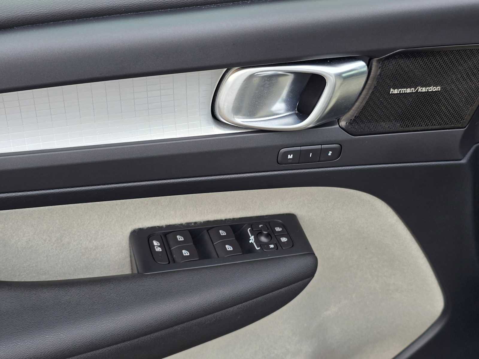 Used 2019 Volvo XC40 T5 Momentum image 23