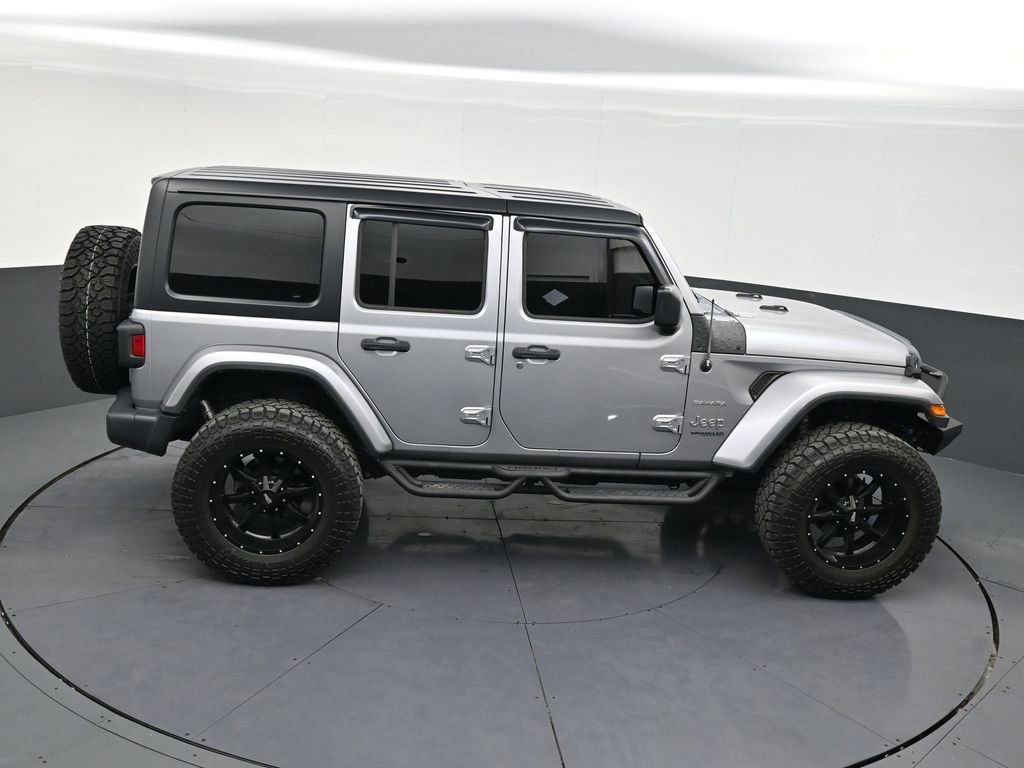 Used 2018 Jeep Wrangler Unlimited Sahara w/ Cold Weather Group image 17