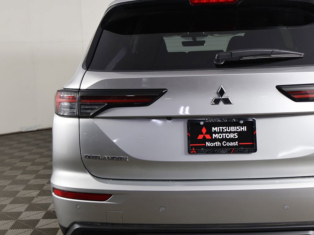New 2026 Mitsubishi Outlander ES FWD image 14