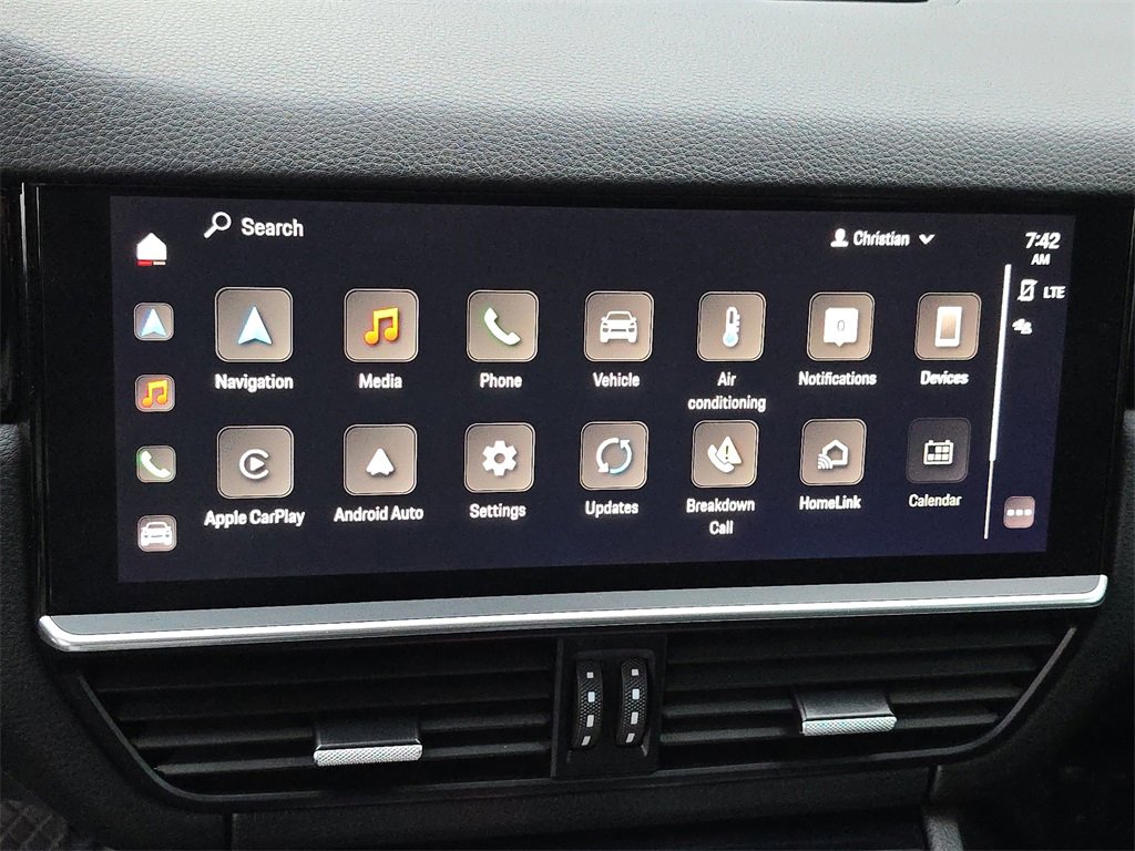 Used 2022 Porsche Cayenne image 28