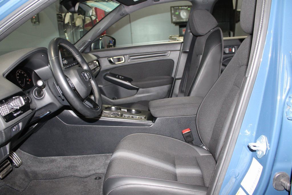 Used 2025 Honda Civic Sport image 14