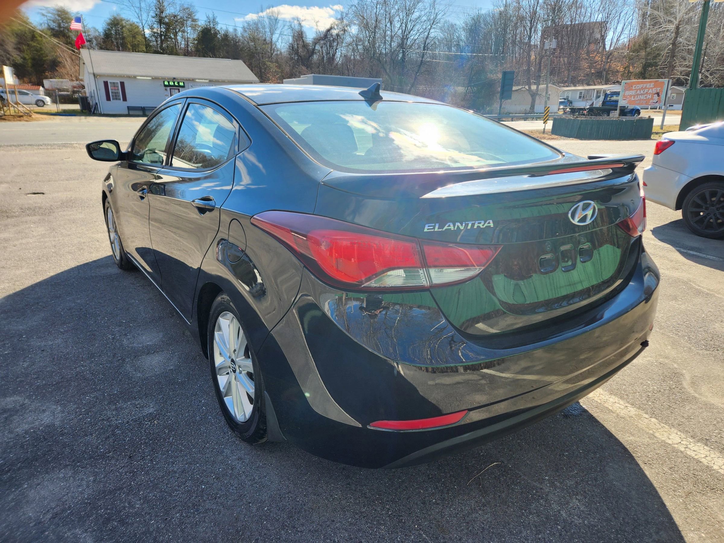 Used 2015 Hyundai Elantra SE w/ Option Group 02 FWD image 10