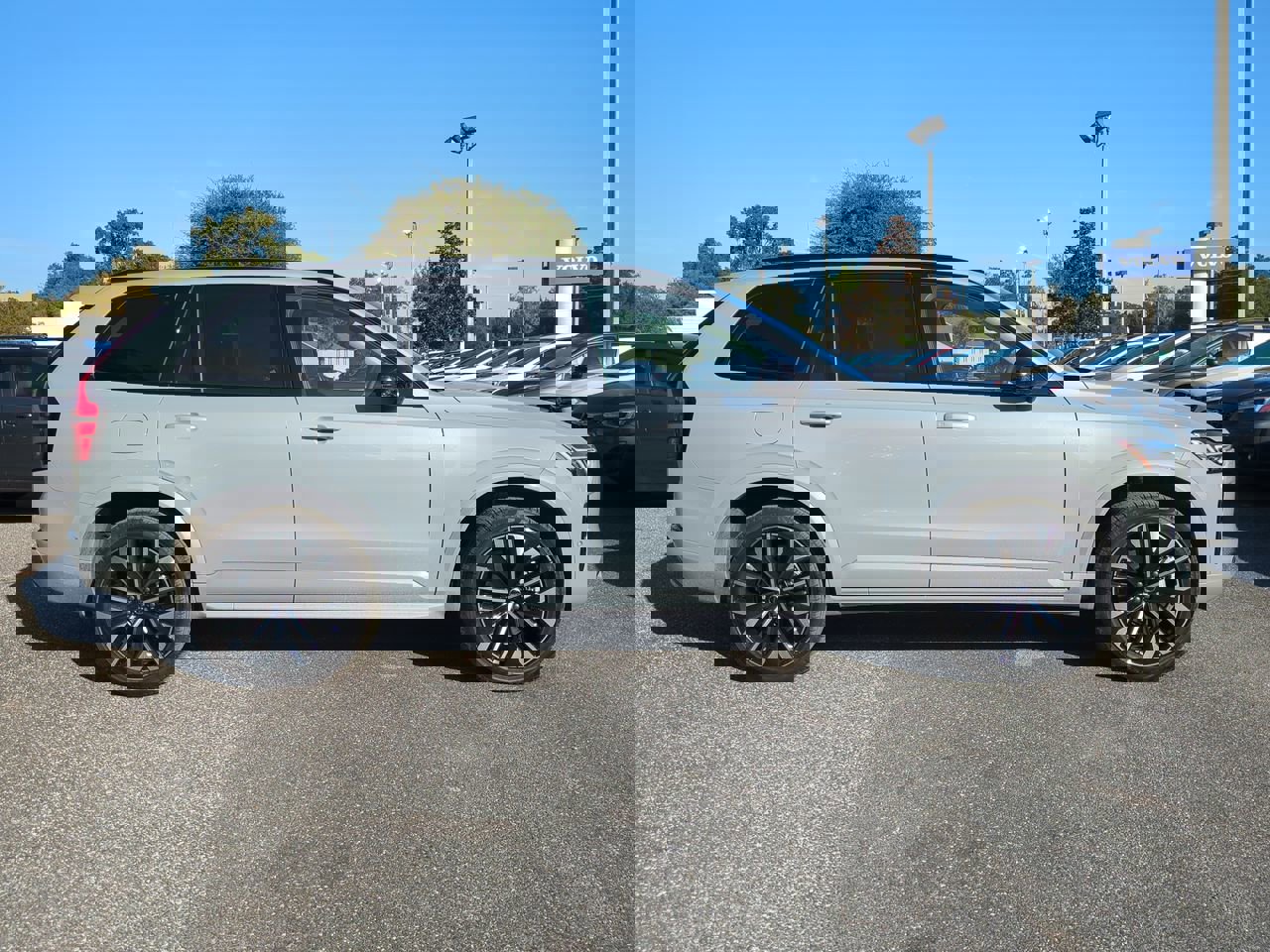 New 2026 Volvo XC90 B6 Ultra w/ Lounge Package image 3