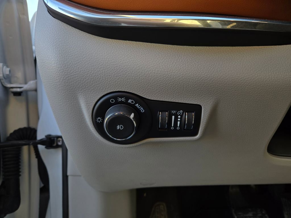 Used 2022 Jeep Compass Limited w/ Elite Group image 13