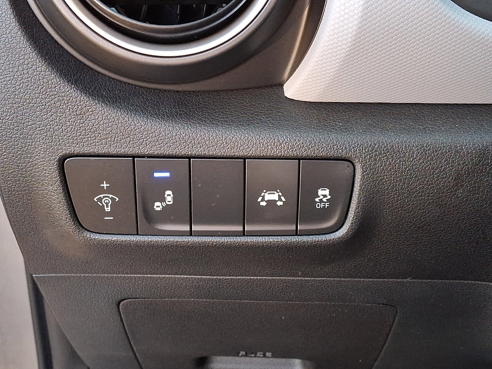 Certified 2021 Hyundai Kona Limited w/ Cargo Package AWD/4WD image 25