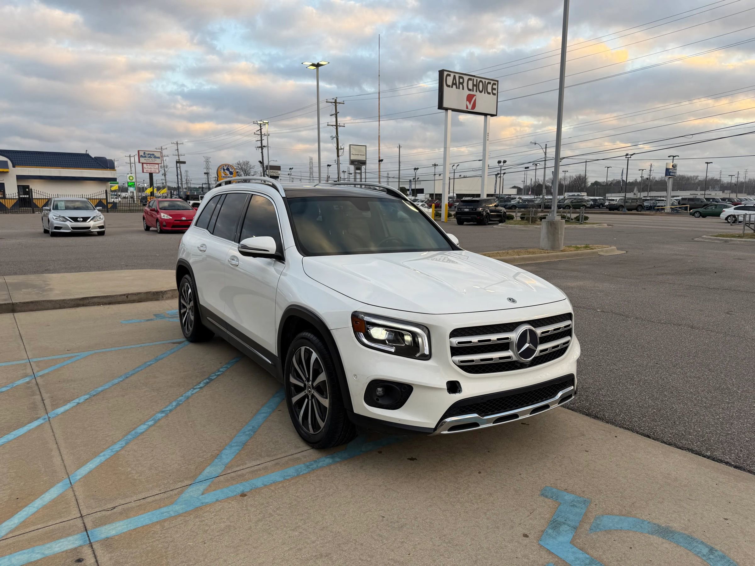 Used 2022 Mercedes-Benz GLB 250 4MATIC image 5