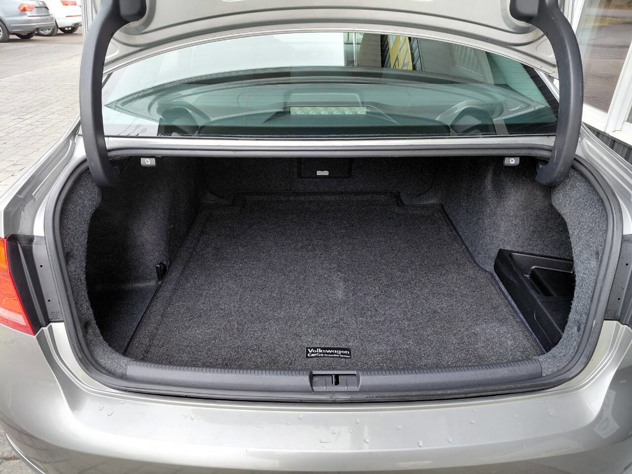 Used 2014 Volkswagen Passat TDI SEL Premium image 11