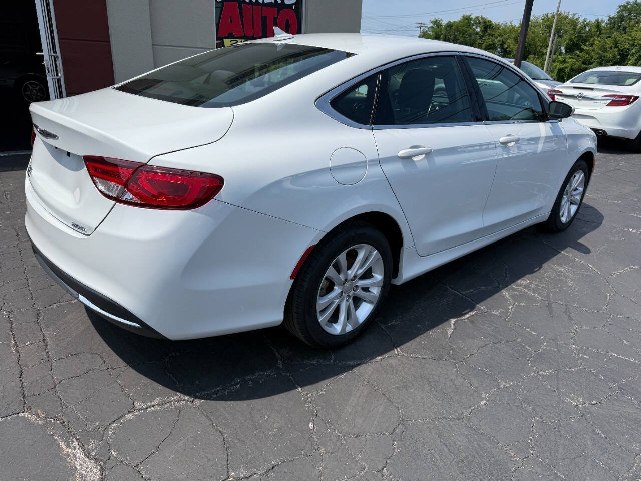 Used 2015 Chrysler 200 Limited w/ Convenience Group FWD image 6