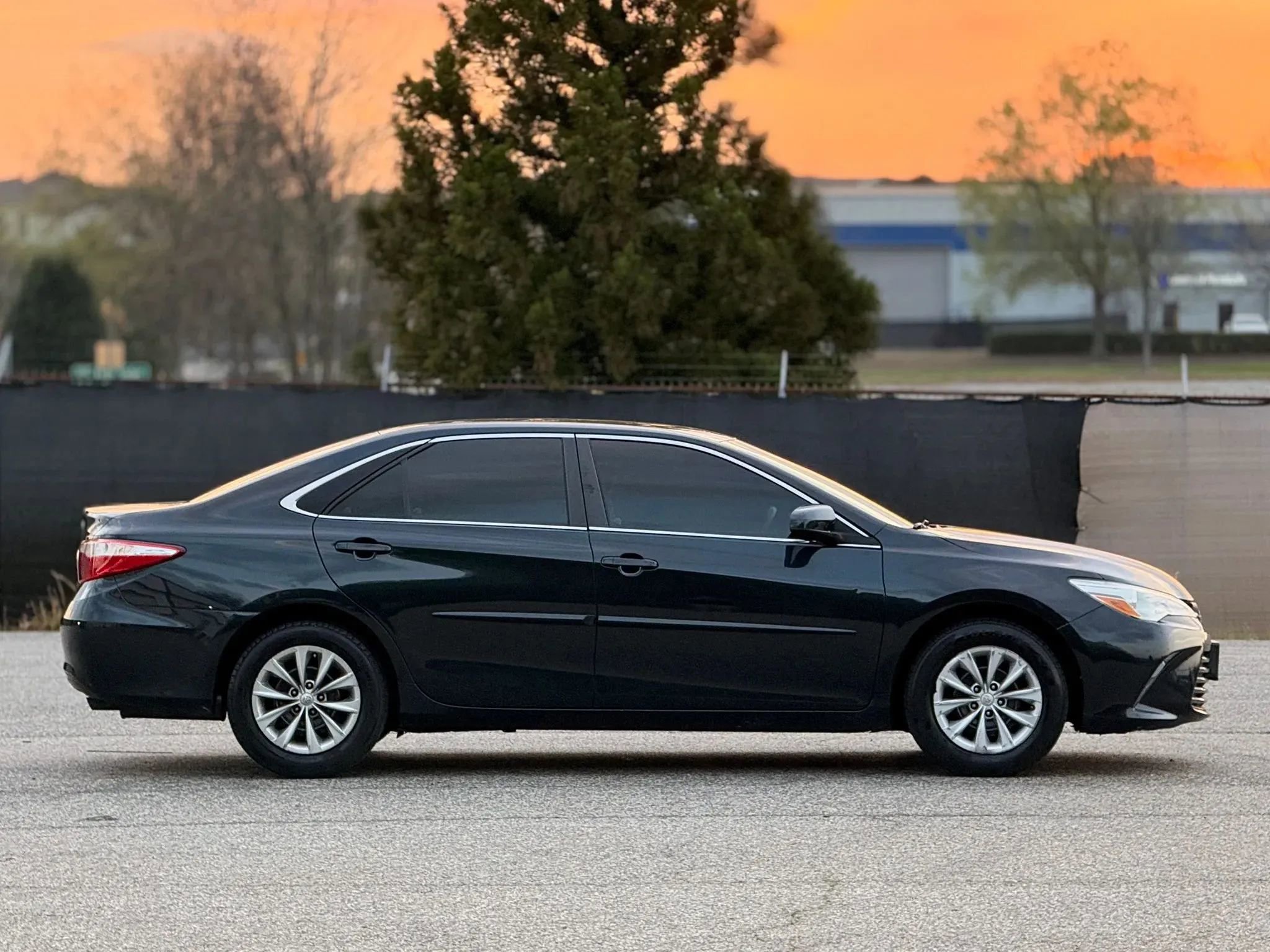 Used 2015 Toyota Camry LE image 7