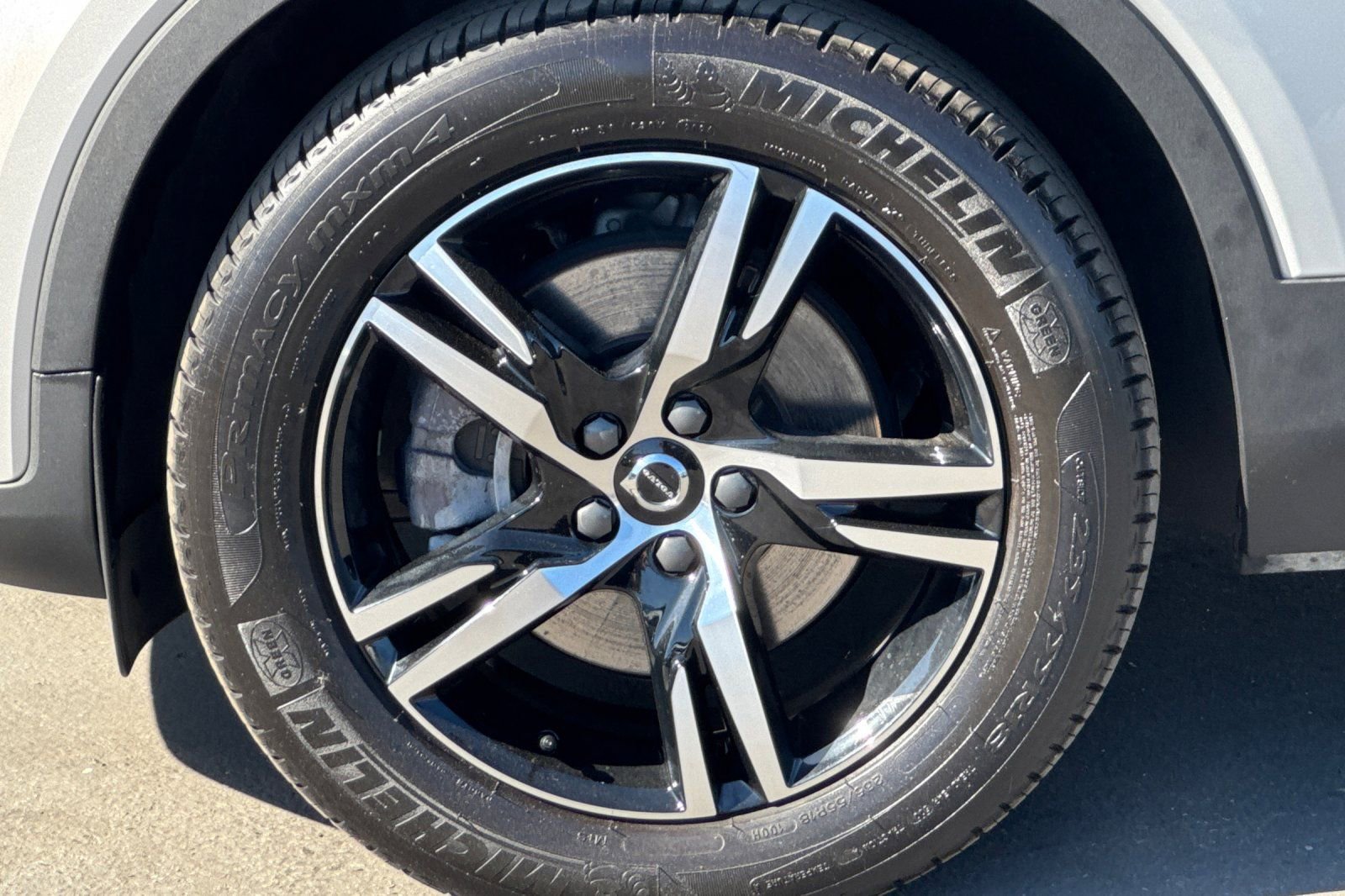 Certified 2025 Volvo XC40 B5 Core AWD/4WD image 12