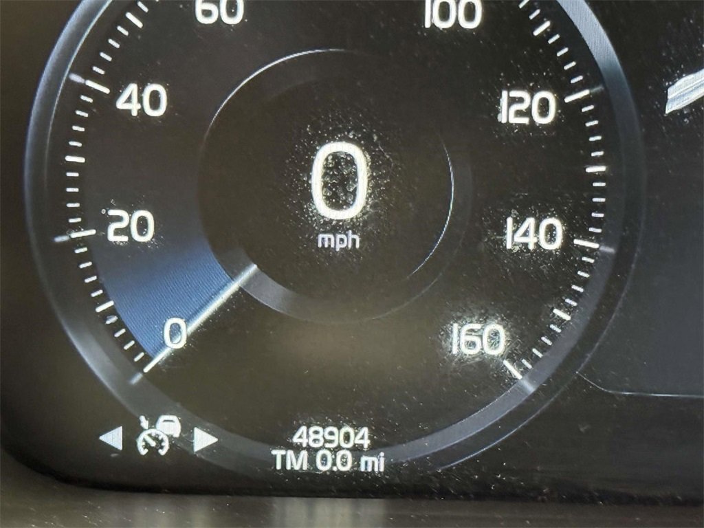 Used 2022 Volvo XC90 T6 Momentum w/ Advanced Package image 5