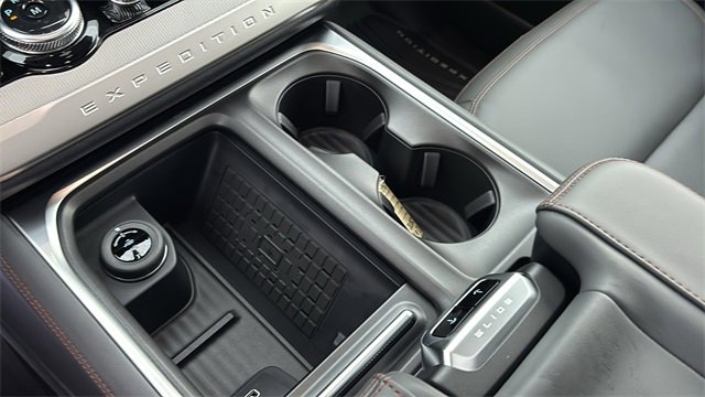 New 2025 Ford Expedition Active image 22