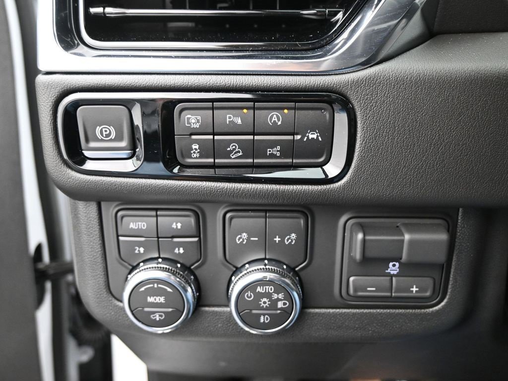 New 2025 GMC Yukon XL Denali w/ Denali Reserve Package image 13