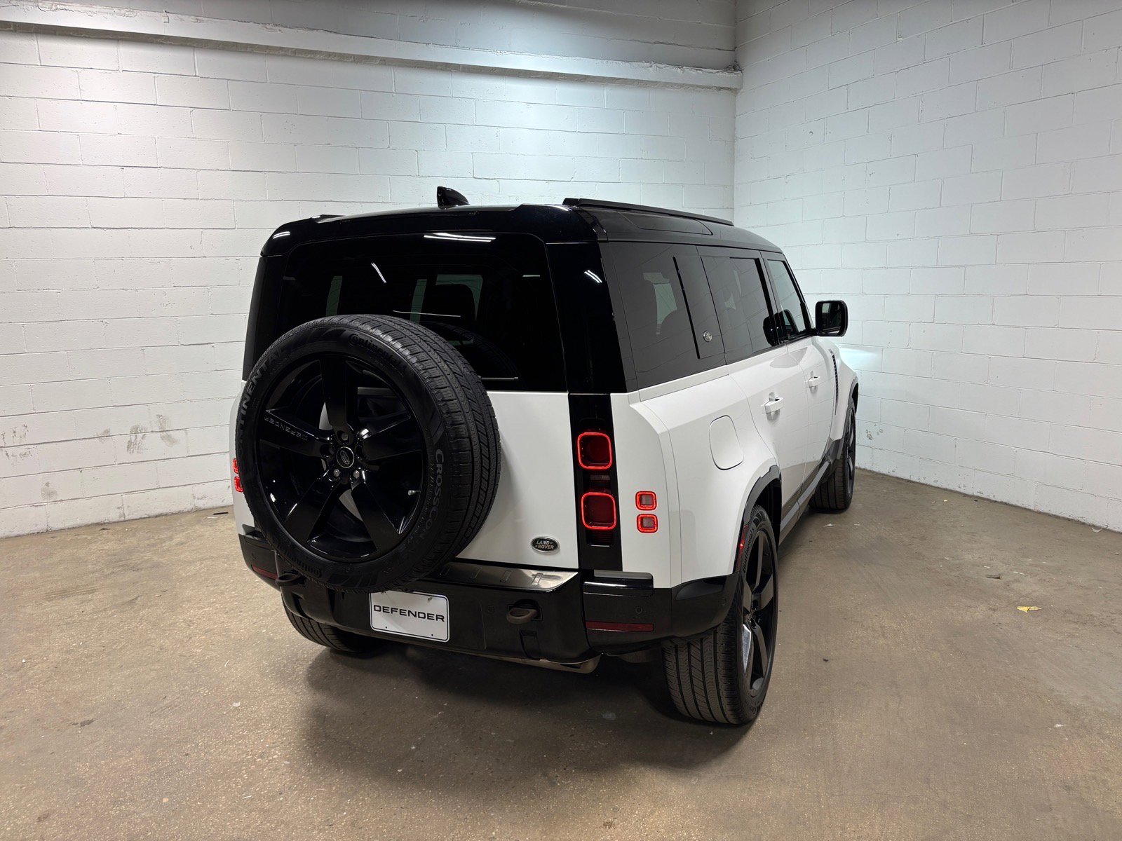 Used 2022 Land Rover Defender 110 X-Dynamic HSE AWD/4WD image 7