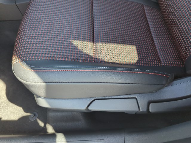 New 2026 Nissan Kicks SR w/ Cold Weather Package FWD image 34