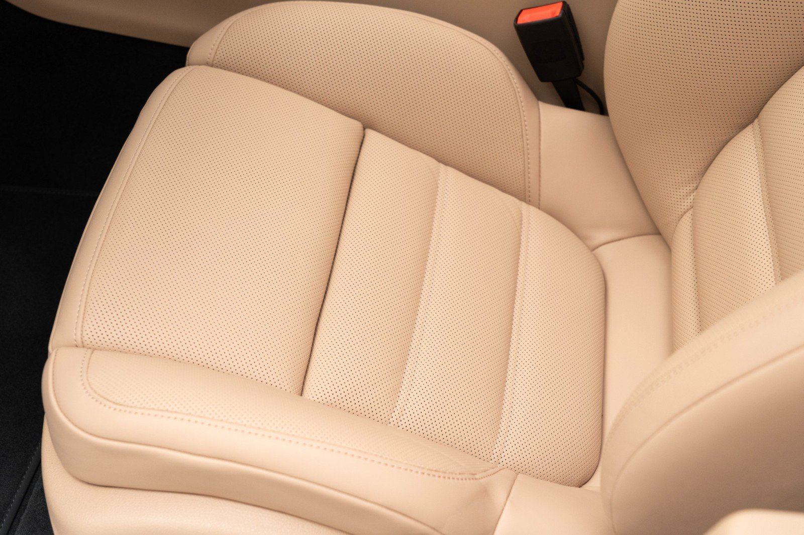 New 2025 Porsche Macan image 16