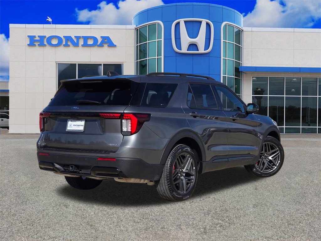 Used 2025 Ford Explorer ST-Line w/ ST-Line Street Pack image 3
