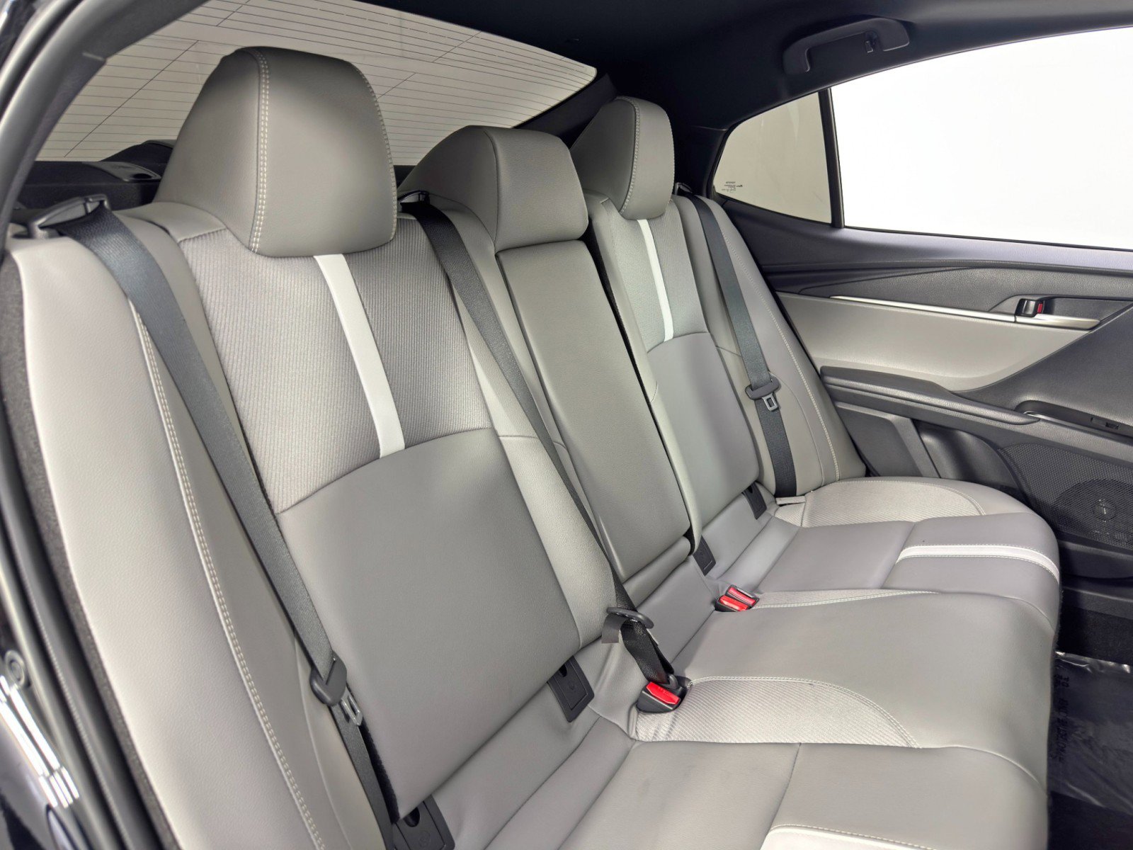 Used 2025 Toyota Camry SE w/ Convenience Package image 38