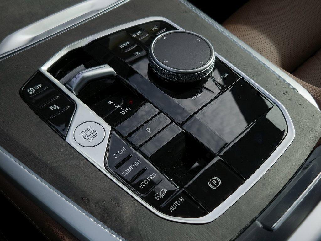 New 2026 BMW X5 xDrive40i w/ Parking Assistance Package image 12