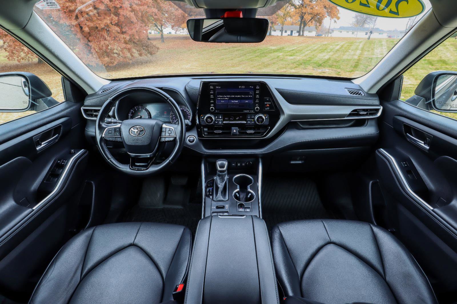 Used 2020 Toyota Highlander XLE image 2