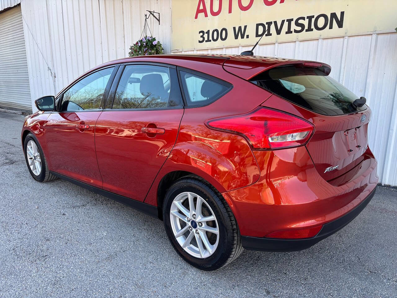 Used 2018 Ford Focus SE w/ Cold Weather Package image 4