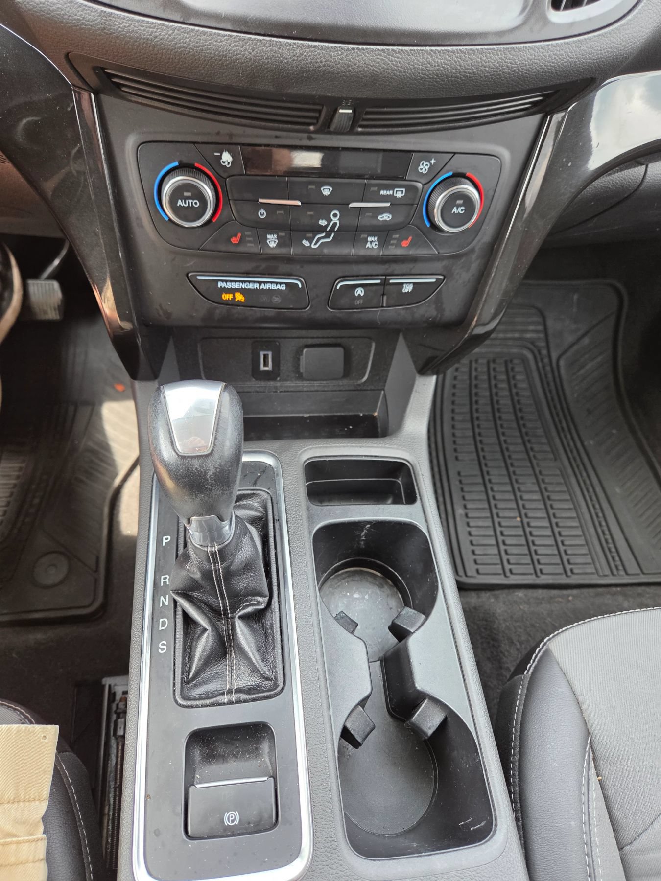 Used 2017 Ford Escape SE w/ Equipment Group 201A FWD image 28