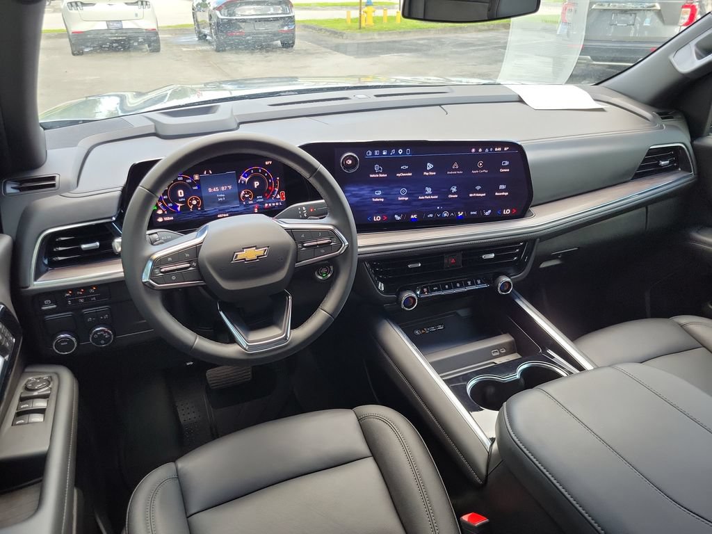 Used 2026 Chevrolet Suburban LT RWD image 13