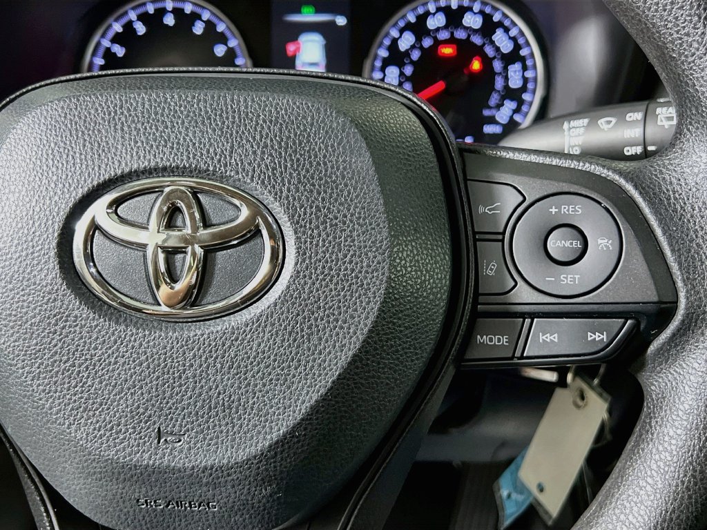 Used 2022 Toyota RAV4 LE FWD image 17