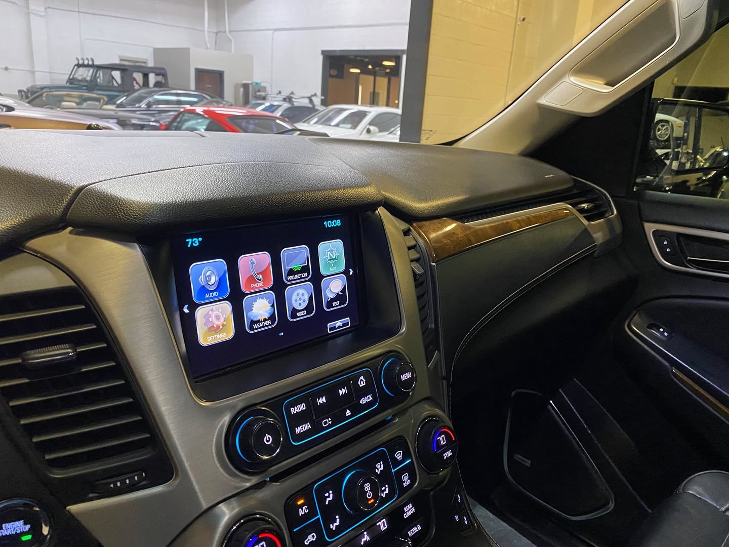 Used 2017 GMC Yukon XL Denali w/ Open Road Package RWD image 17