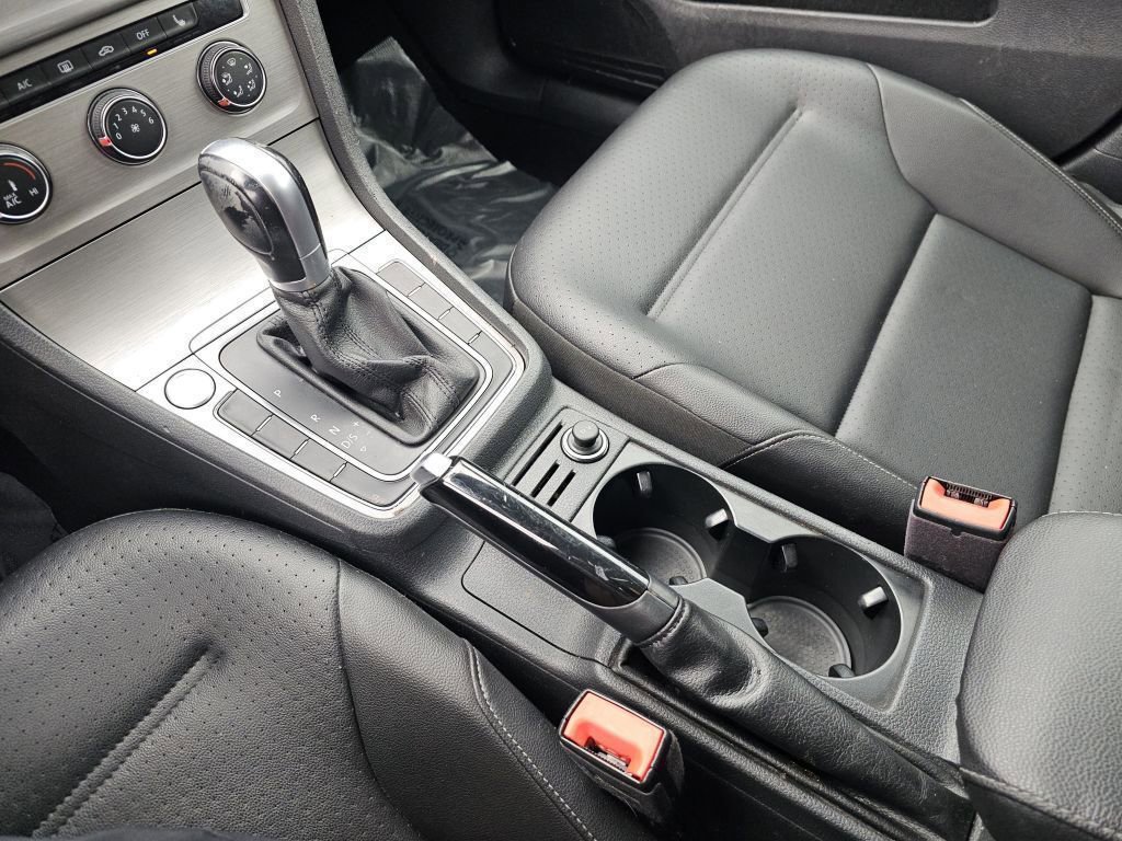 Used 2017 Volkswagen Golf SE FWD image 33
