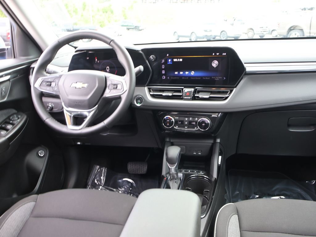 Used 2024 Chevrolet TrailBlazer LT w/ Convenience Package FWD image 14