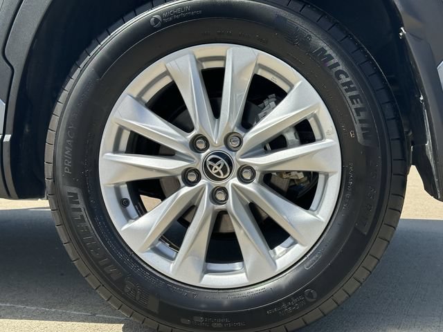 Certified 2026 Toyota Corolla Cross LE FWD image 9