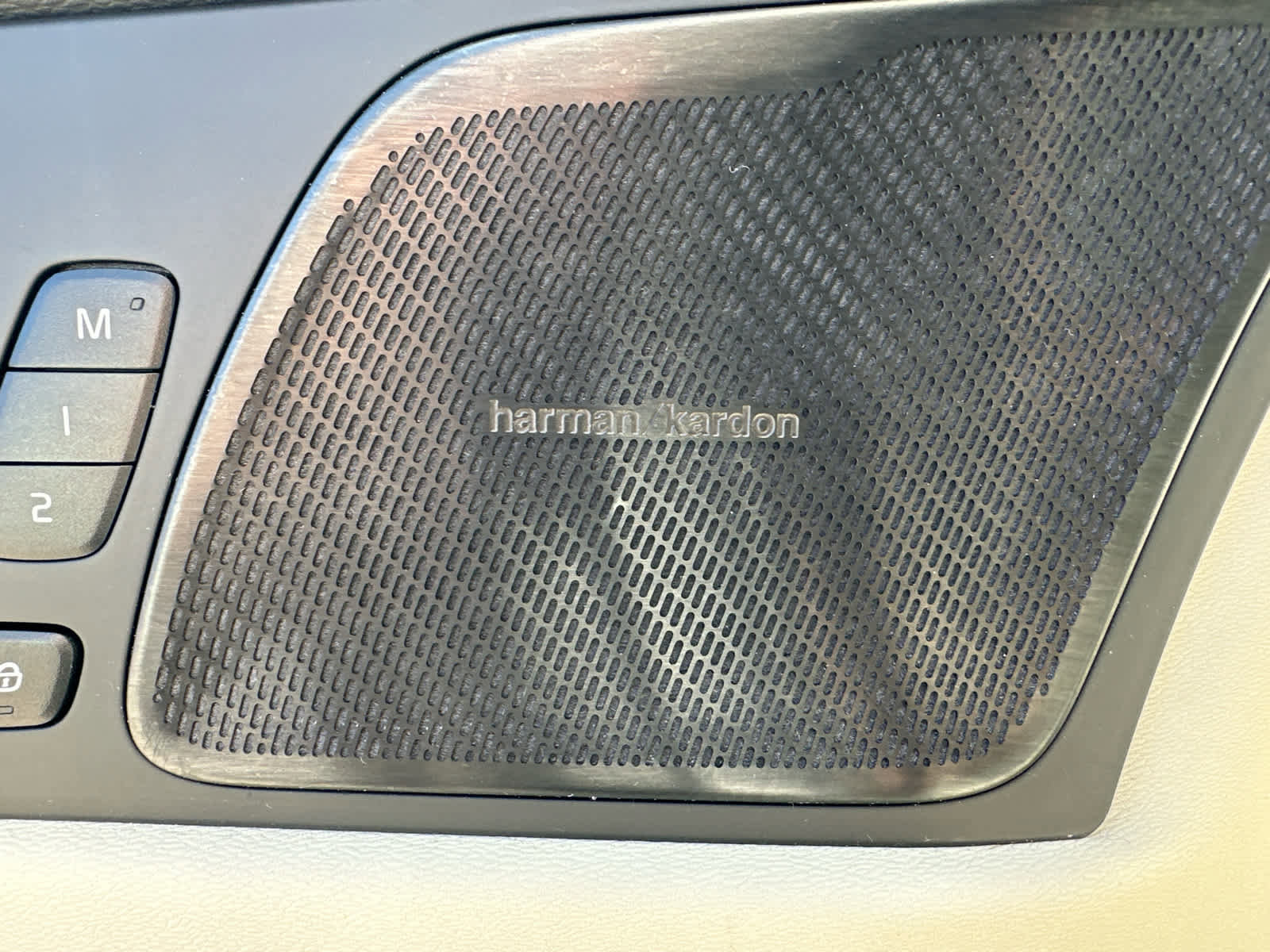 Used 2023 Volvo XC60 B5 Plus w/ Climate Package image 7