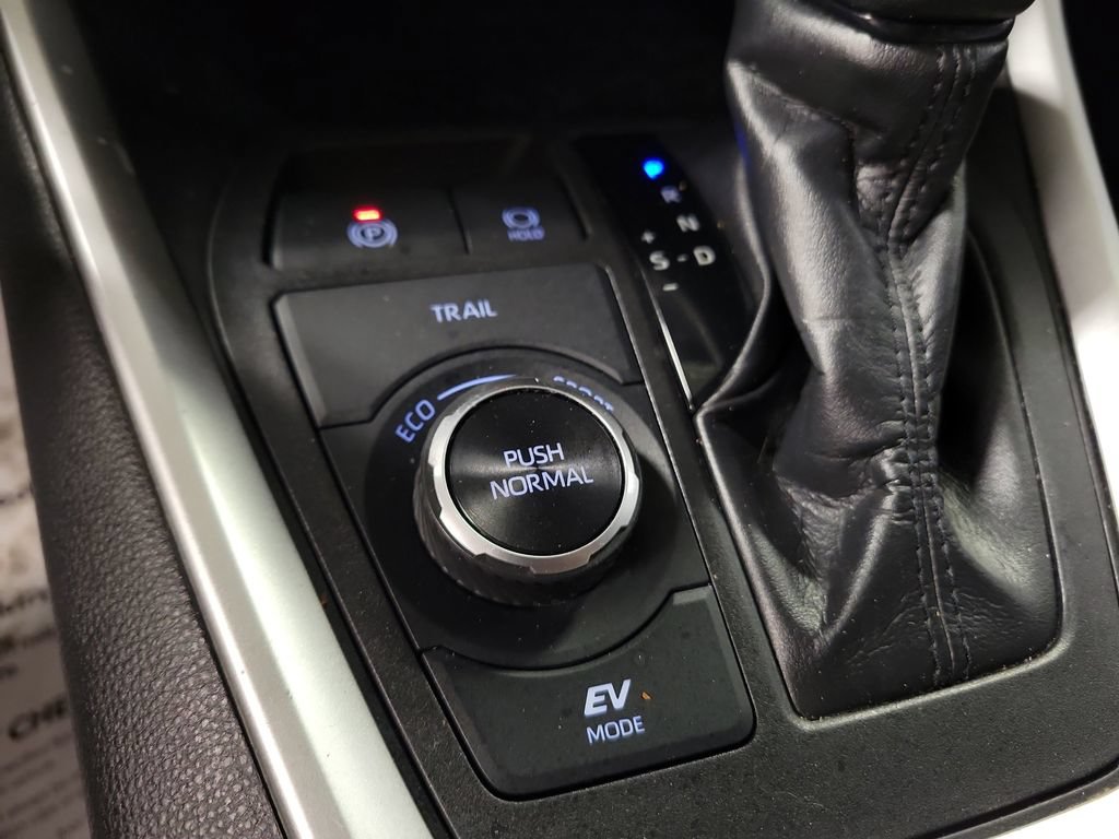 Used 2019 Toyota RAV4 XLE w/ Carpet Mat Package AWD/4WD image 18