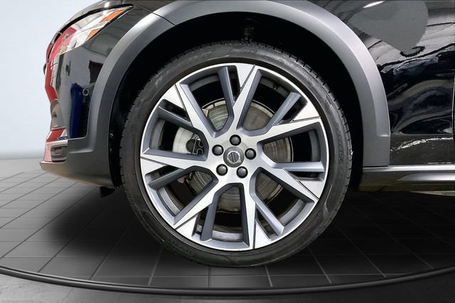 Used 2025 Volvo V90 B6 Cross Country Ultra AWD/4WD image 12