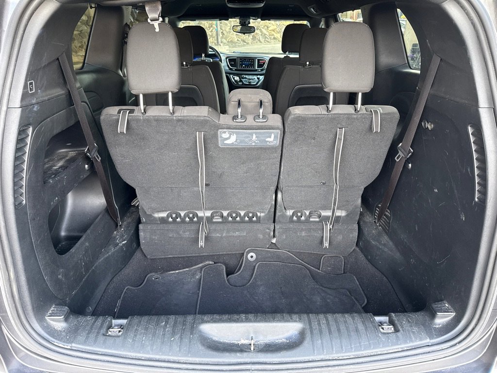 Used 2018 Chrysler Pacifica Touring Plus w/ S Appearance Package FWD image 9