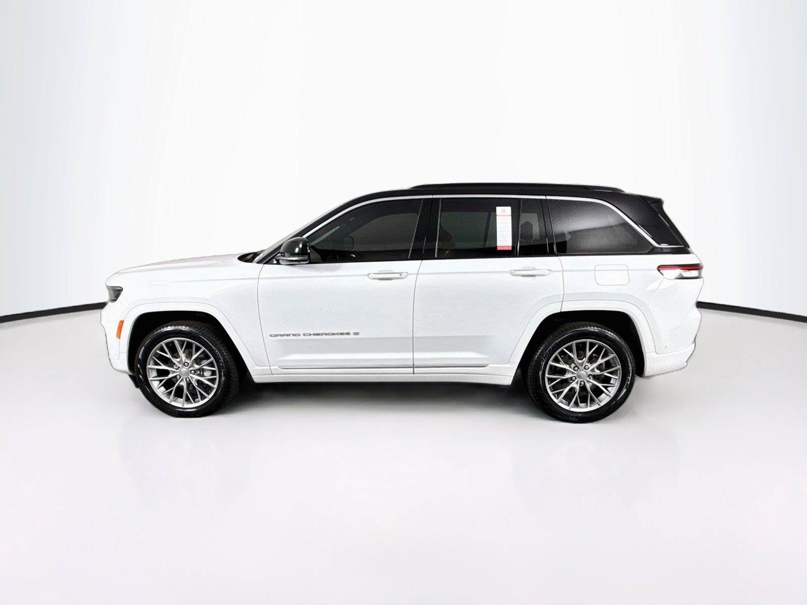 Used 2025 Jeep Grand Cherokee Summit AWD/4WD image 14