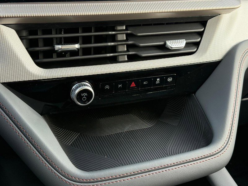 New 2026 Ford Explorer Active w/ Active Comfort Package image 17