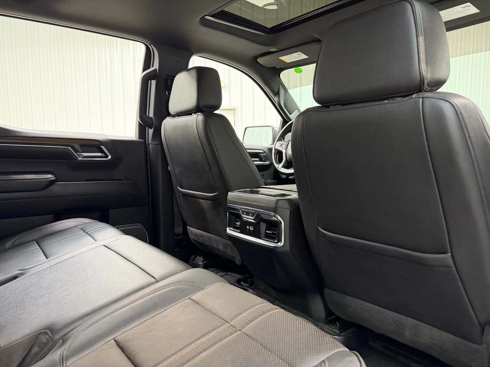 Used 2024 Chevrolet Silverado 1500 High Country w/ High Country Premium Package AWD/4WD image 17