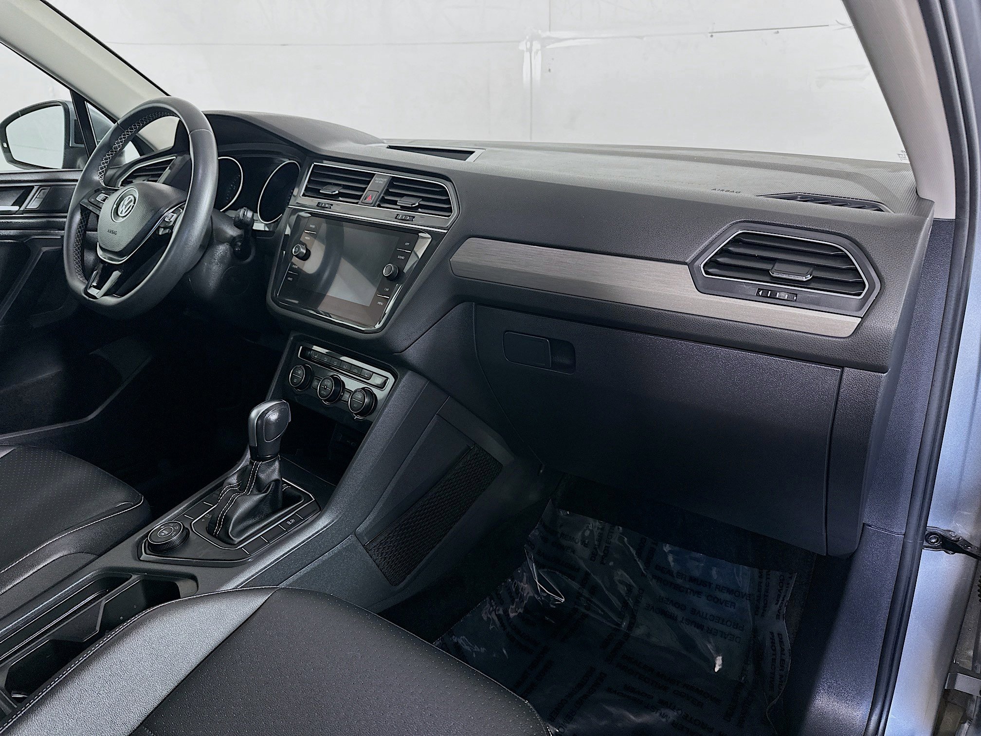 Used 2021 Volkswagen Tiguan SE image 27