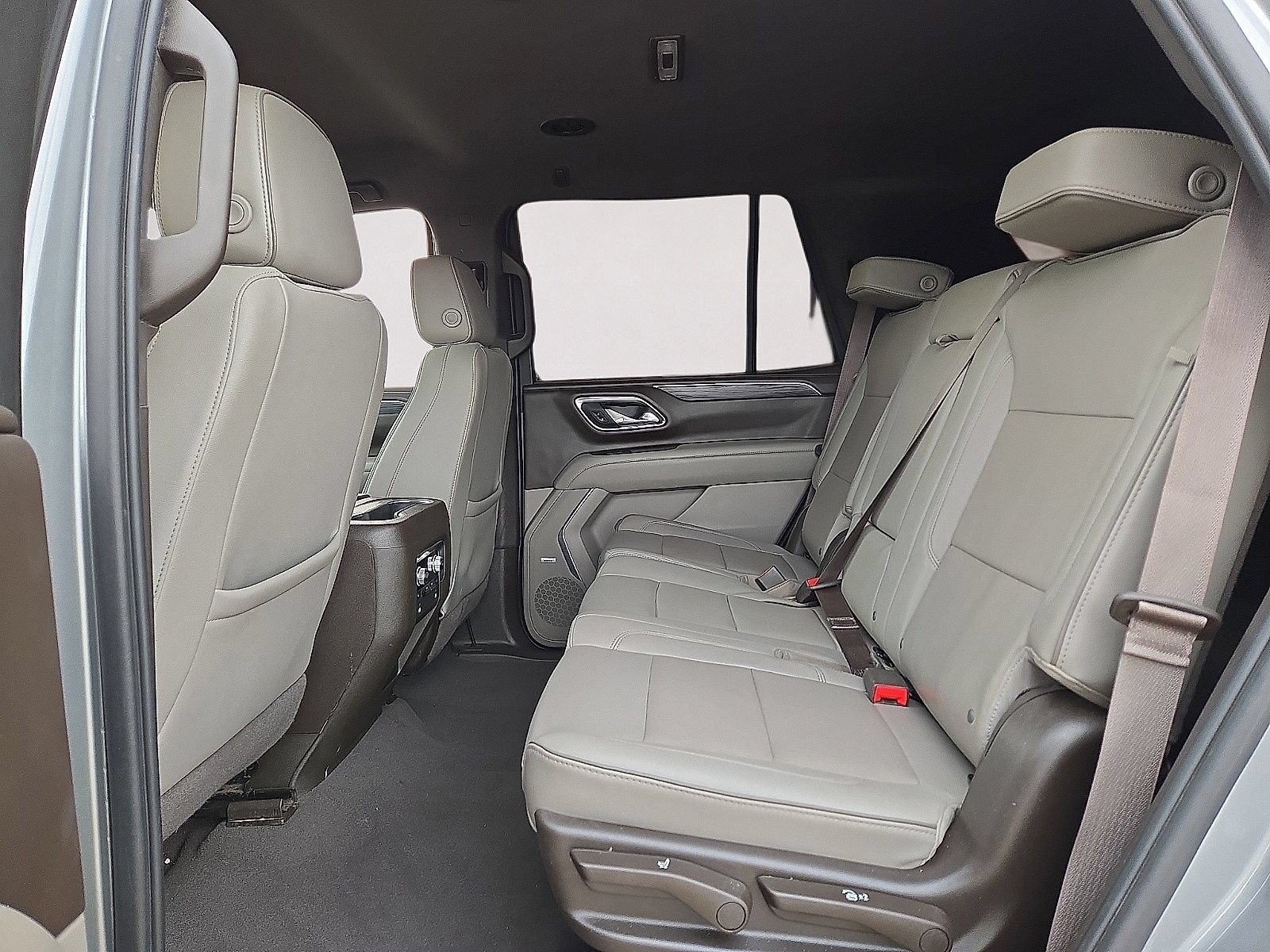 Used 2023 GMC Yukon SLT w/ SLT Luxury Package RWD image 16
