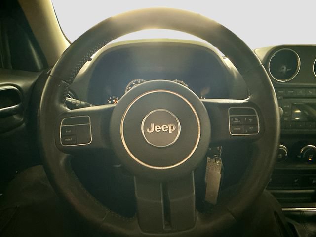 Used 2014 Jeep Patriot Latitude FWD image 11