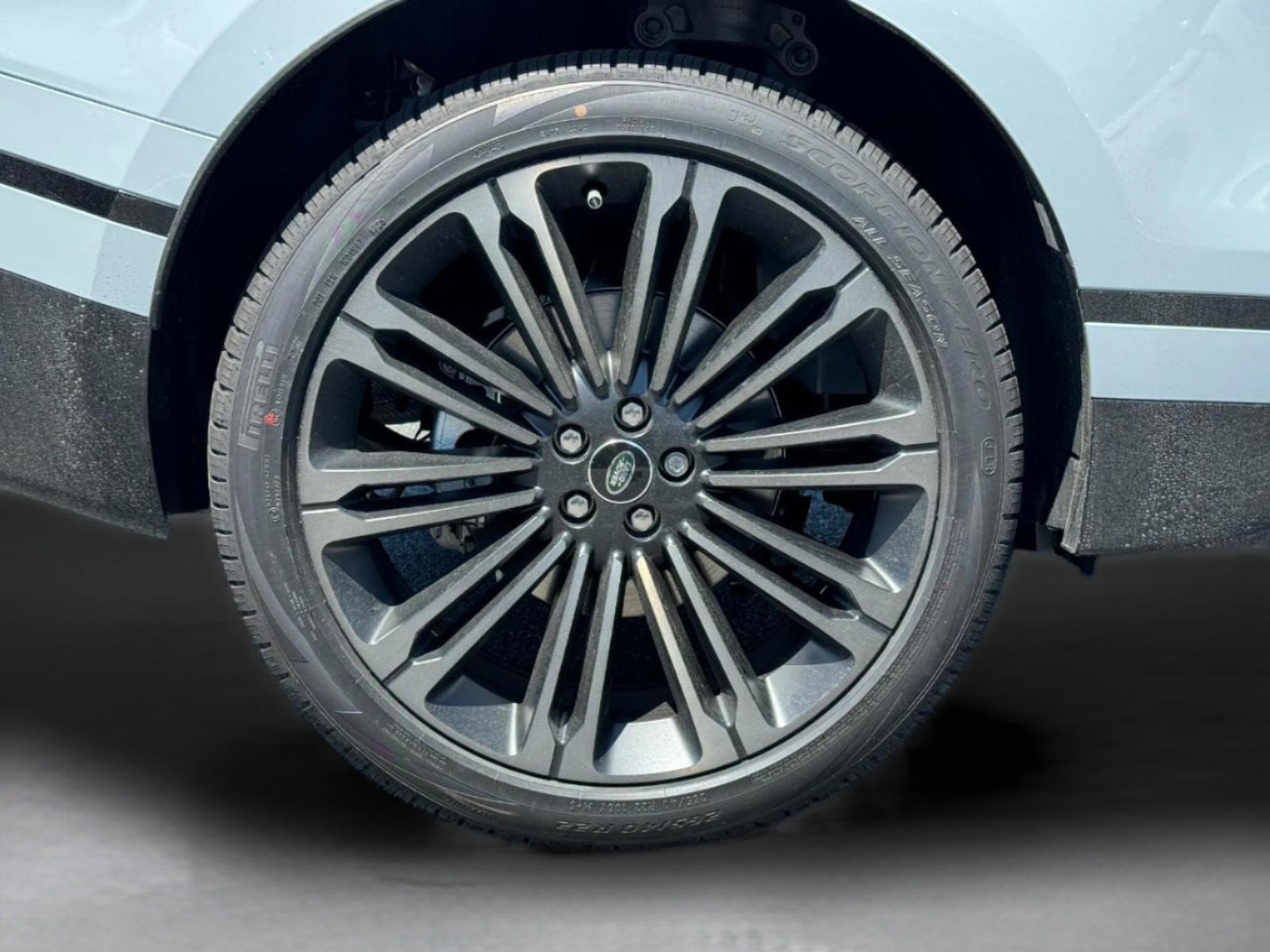 Used 2026 Land Rover Range Rover Velar Dynamic SE image 8