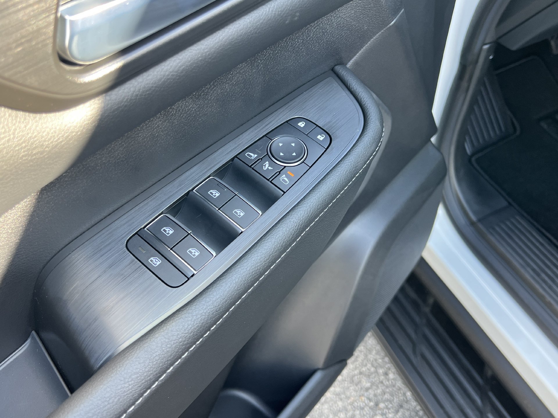 New 2026 Nissan Armada SL AWD/4WD image 15