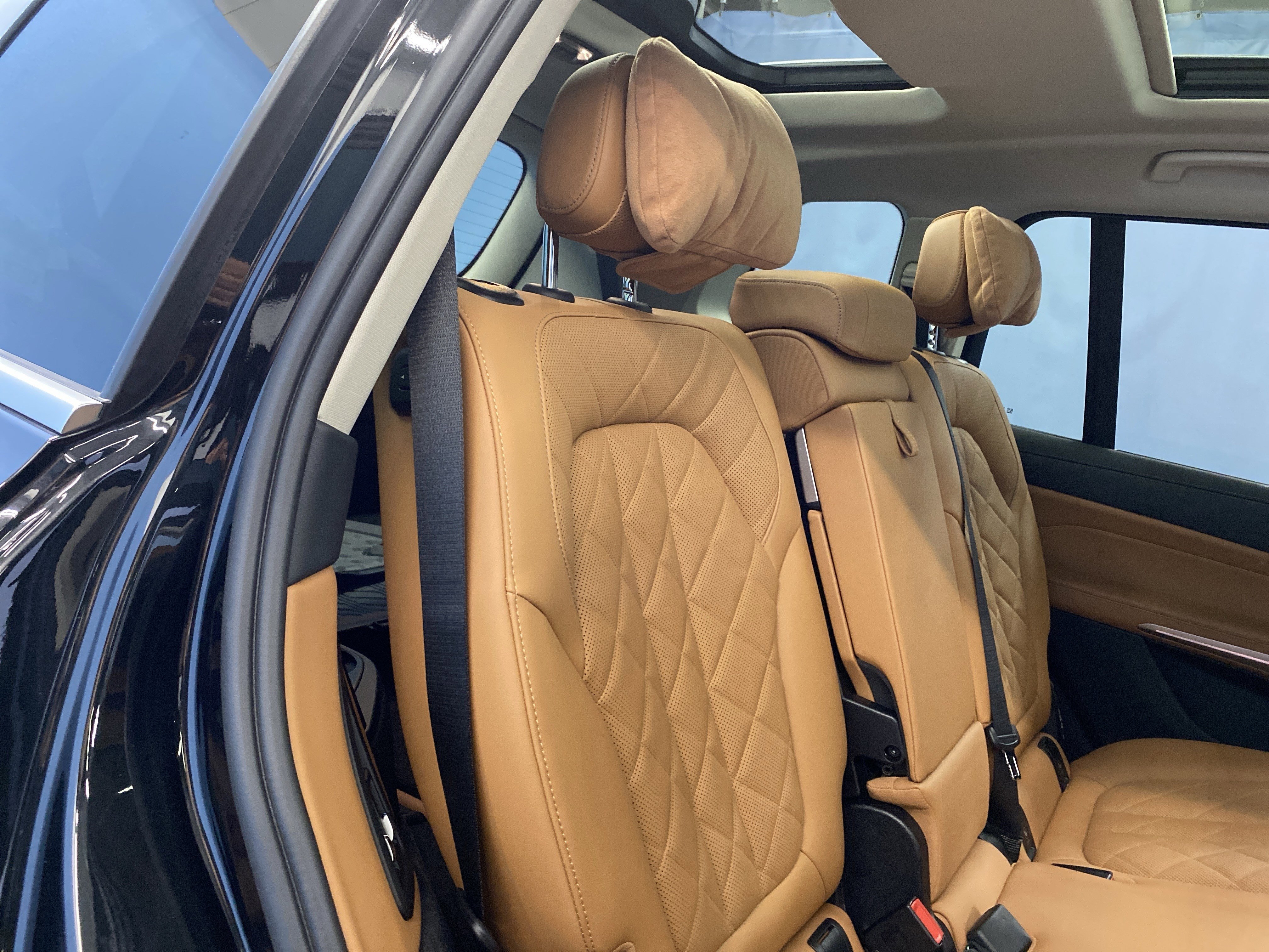 Used 2024 BMW X7 xDrive40i w/ Premium Package image 32