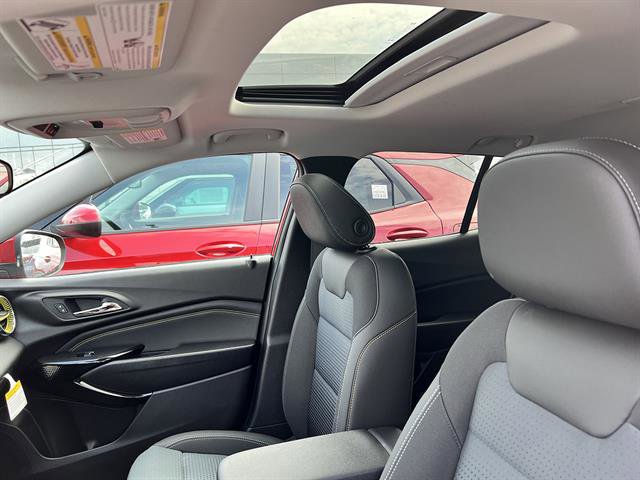 New 2026 Chevrolet Trax LT w/ Sunroof Package FWD image 17