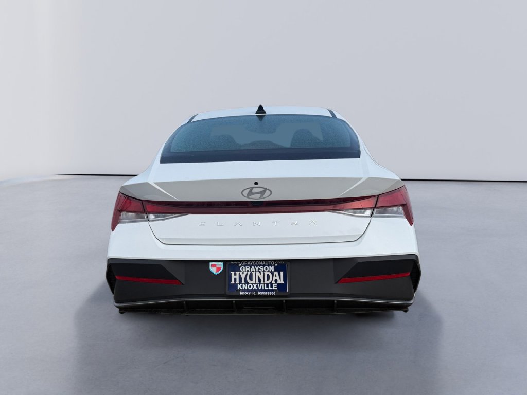 New 2026 Hyundai Elantra SE FWD image 4