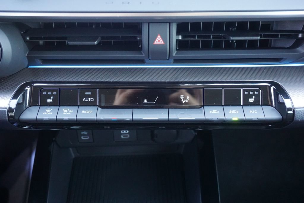 Used 2024 Toyota Prius XLE AWD/4WD image 13