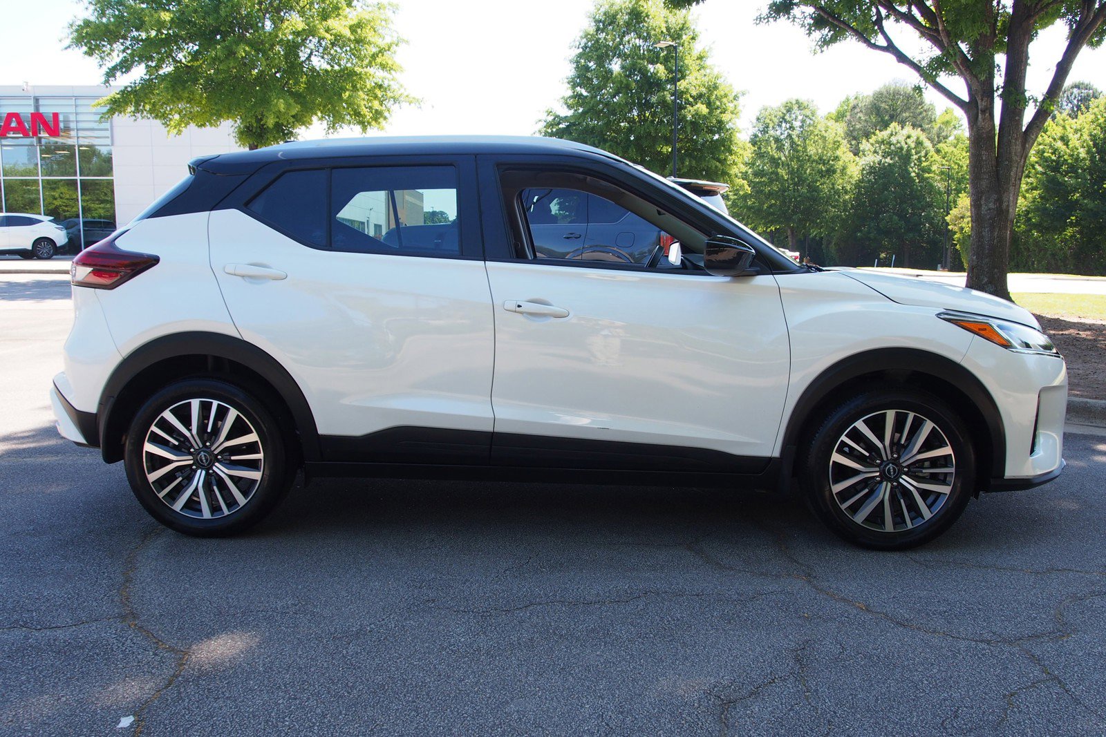 Used 2024 Nissan Kicks SV FWD image 8