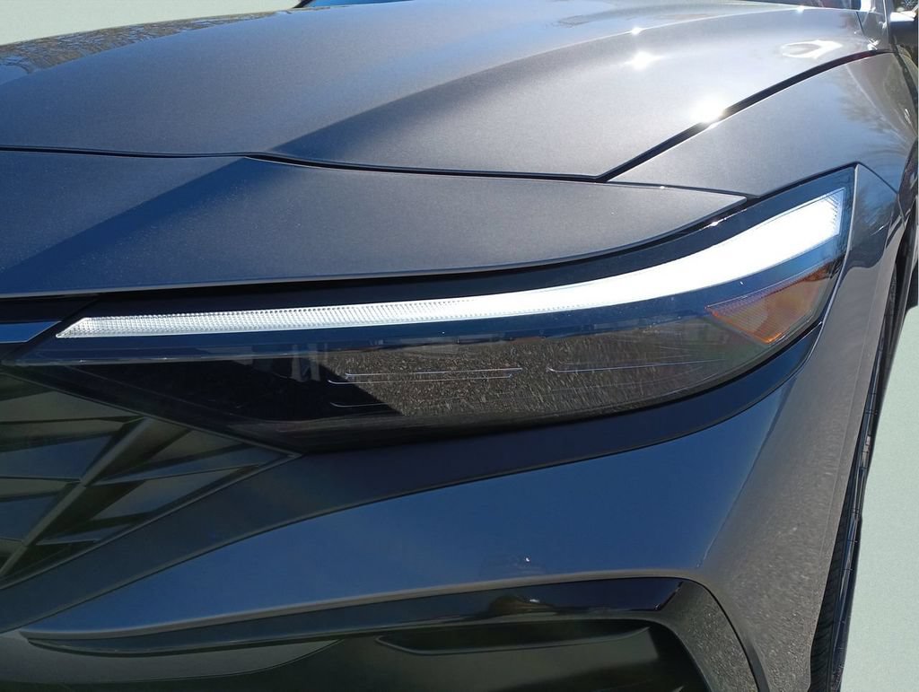 Certified 2024 Hyundai Elantra Limited FWD image 15